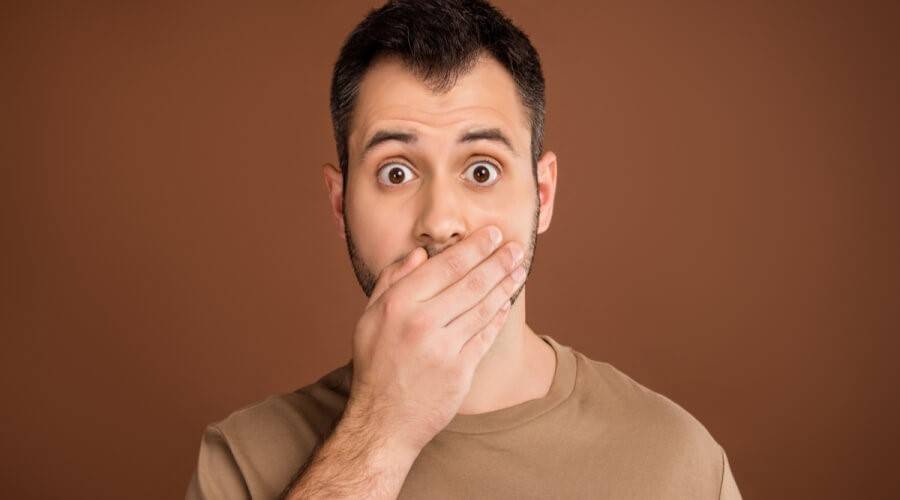 تجنب الإحراج.. أسباب الحازوقة المزعجة وطرق الوقاية منها