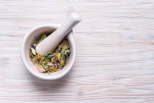 وداعًا للقلق.. أعشاب طبيعية تهدئ الأعصاب وتمنحك الاسترخاء