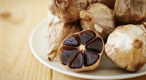 أبرزها تقوية المناعة.. تعرف على الفوائد الصحية لـ الثوم الأسود