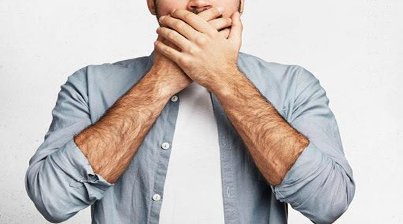 "الزغطة" المزعجة.. لماذا تحدث وكيف تتخلص منها في ثوانٍ؟