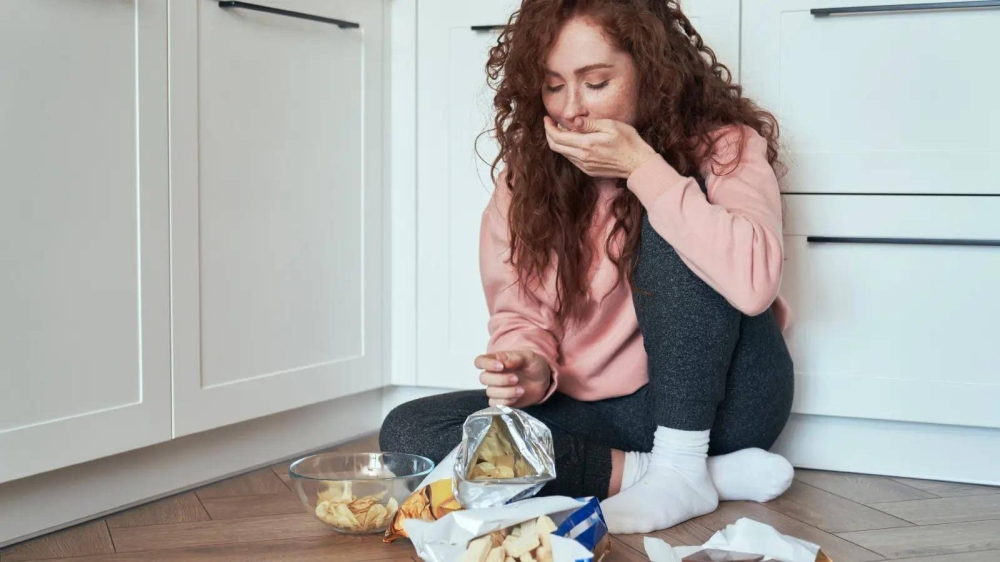 متلازمة الأكل العاطفي.. 3 خطوات تنقذك من الجوع بسبب المشاعر