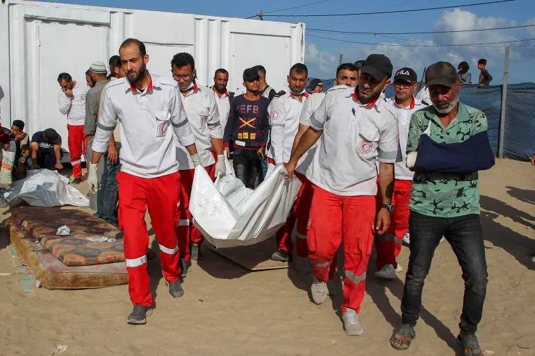 68 شهيداً منذ فجر الجمعة والجوع يهدد مئات الآلاف بغزة