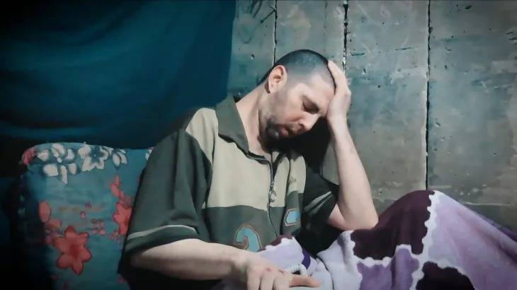 القسام تبث تسجيلا مصورا لمحتجز إسرائيلي يتوسل للإفراج عنه