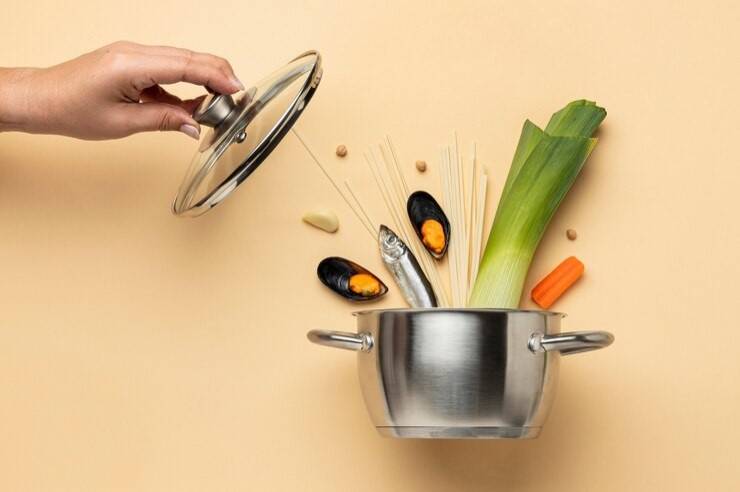 مذاق لا يتغير وصحة مضمونة.. هكذا تتجنب تفاعل الأطعمة مع الأواني المعدنية