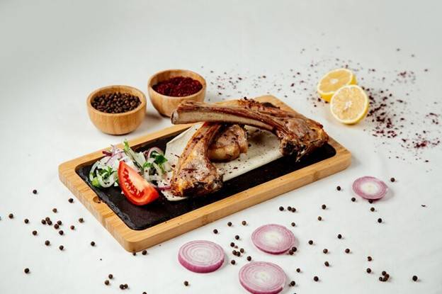 وصفات عيد الأضحى.. طريقة عمل لحم الريش في الفرن بطريقة سهلة