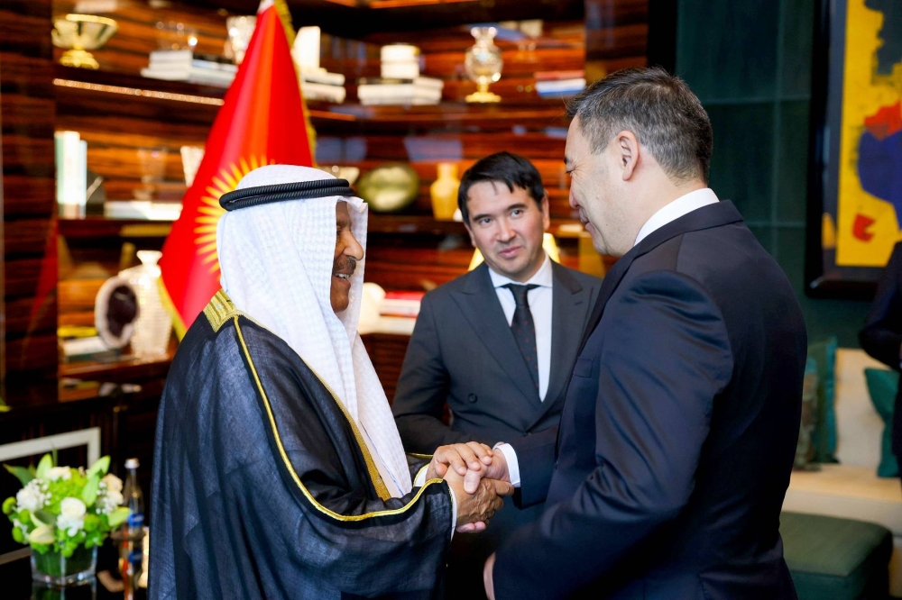 رئيس قرغيزستان يستقبل رئيس مجلس الشورى ويشيد بالعلاقات المتنامية بين البلدين الشقيقين