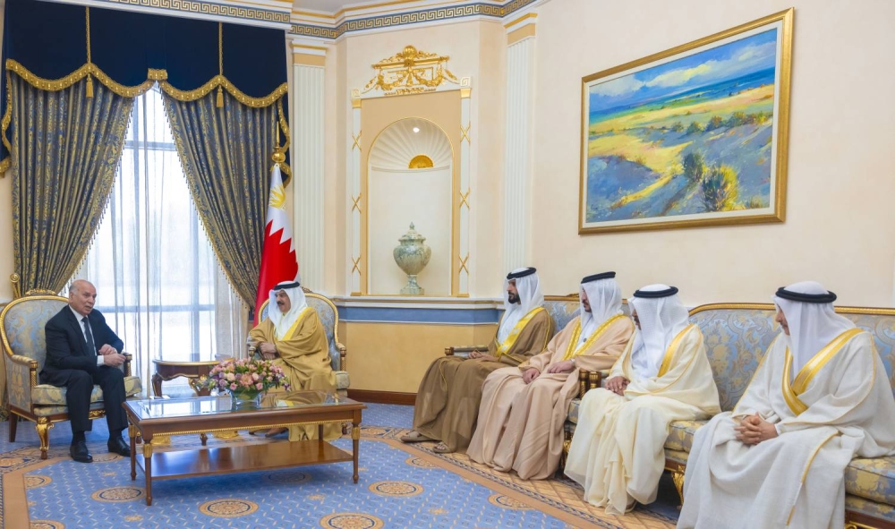 الملك يتسلم دعوة من الرئيس العراقي لحضور القمة العربية العادية والقمة التنموية الاقتصادية والاجتماعية