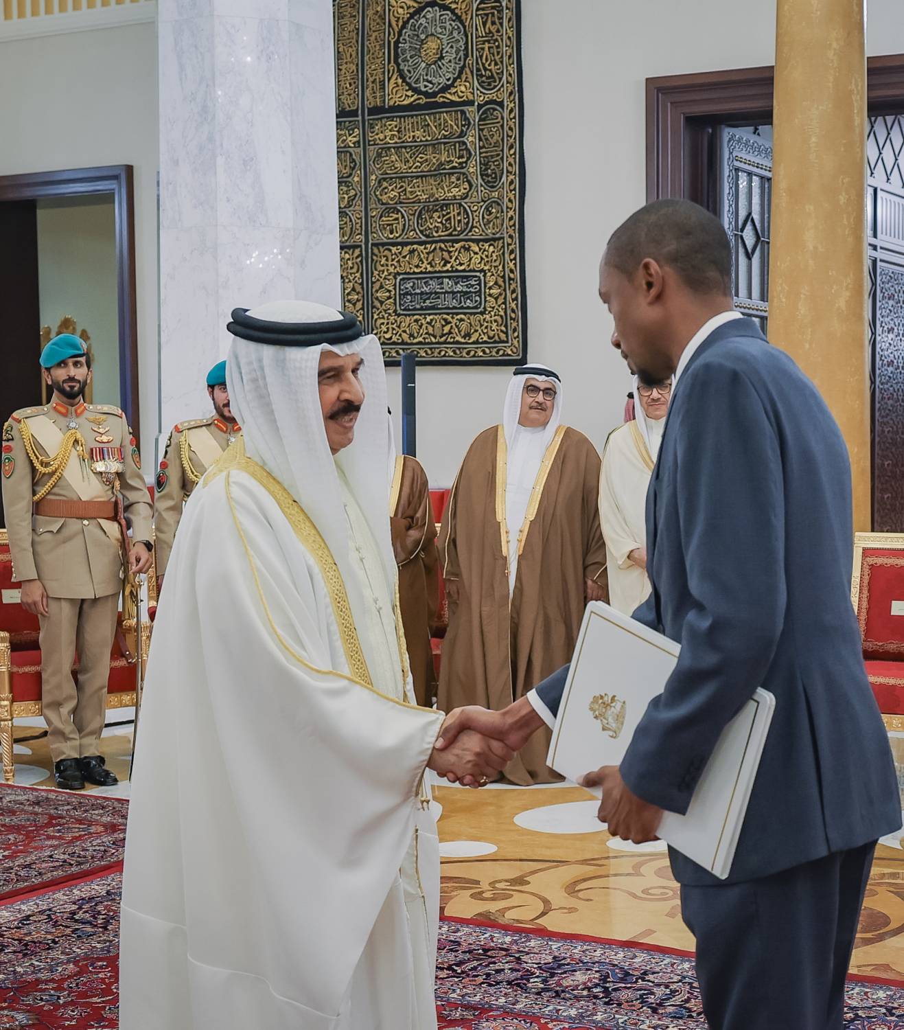 الملك يتسلم أوراق اعتماد 19 سفيراً جديداً لدى المملكة