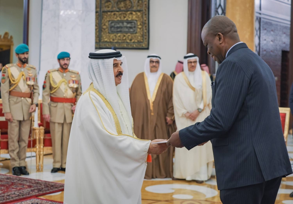 الملك يتسلم أوراق اعتماد 19 سفيراً جديداً لدى المملكة