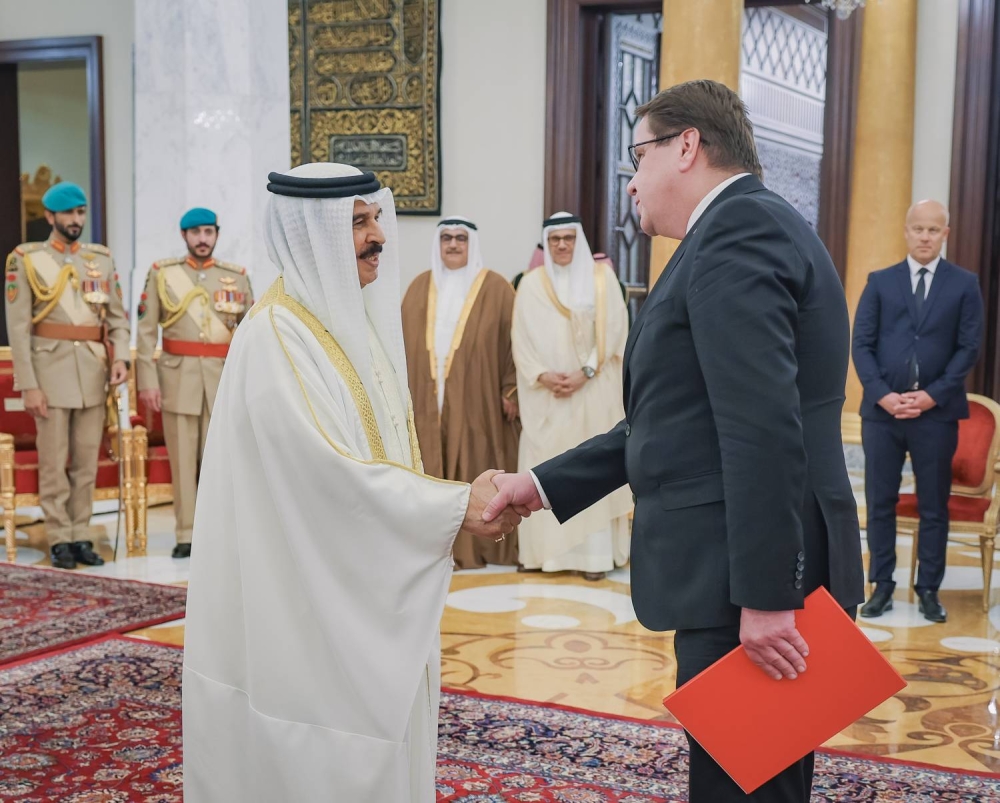 الملك يتسلم أوراق اعتماد 19 سفيراً جديداً لدى المملكة