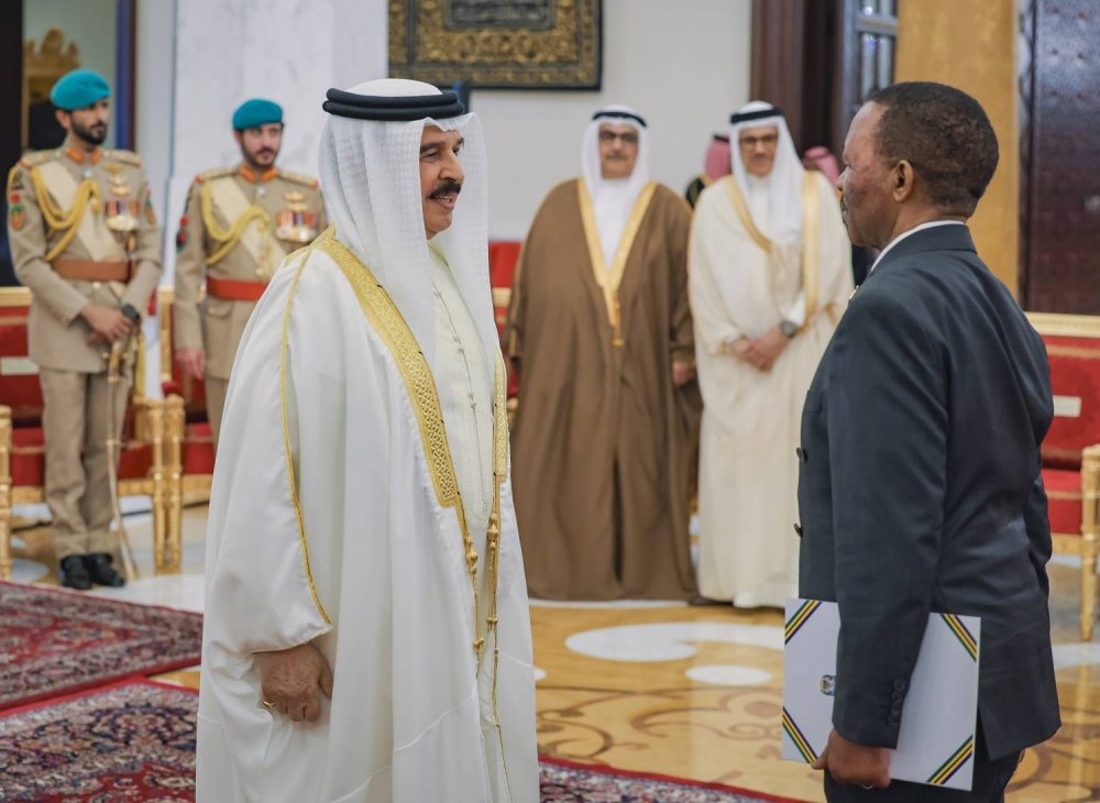 الملك يتسلم أوراق اعتماد 19 سفيراً جديداً لدى المملكة