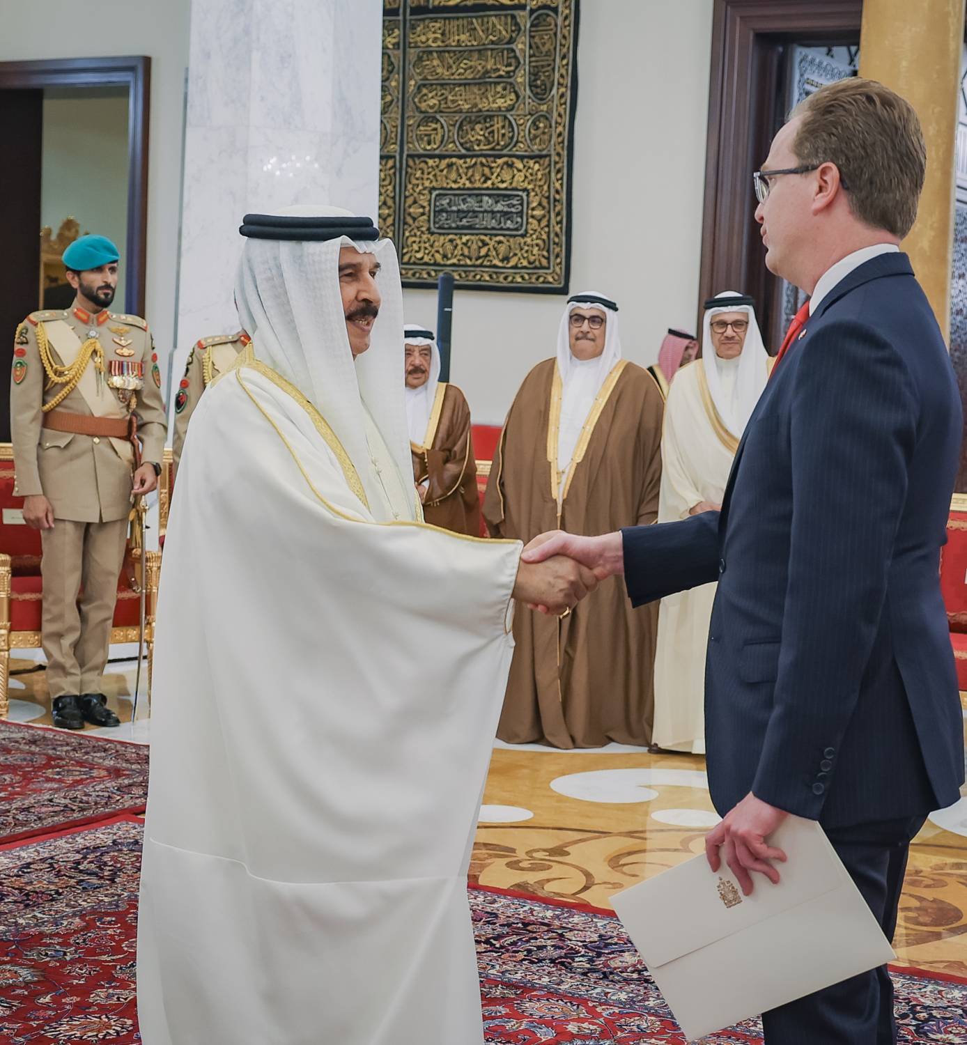 الملك يتسلم أوراق اعتماد 19 سفيراً جديداً لدى المملكة