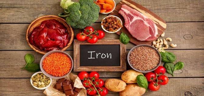 شحوب الوجه وتساقط الشعر.. علامات نقص الحديد في الجسم