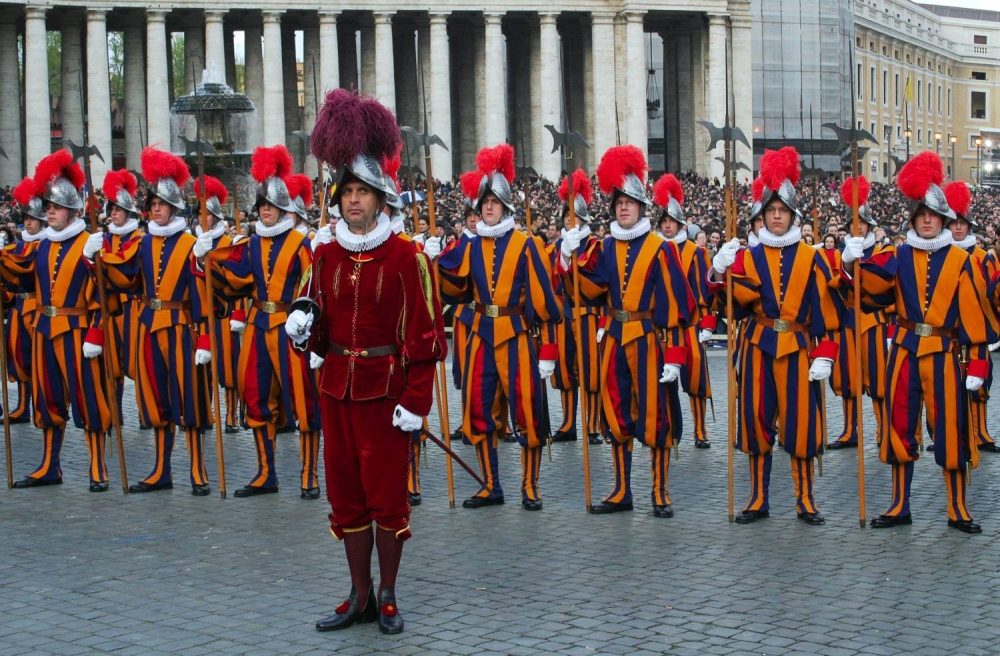 أصغر جيوش العالم وأكثرها غموضًا: الحرس السويسري البابوي