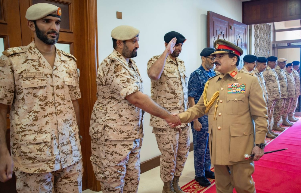 الملك القائد الأعلى للقوات المسلحة يتفضل بزيارة القيادة العامة لقوة دفاع البحرين