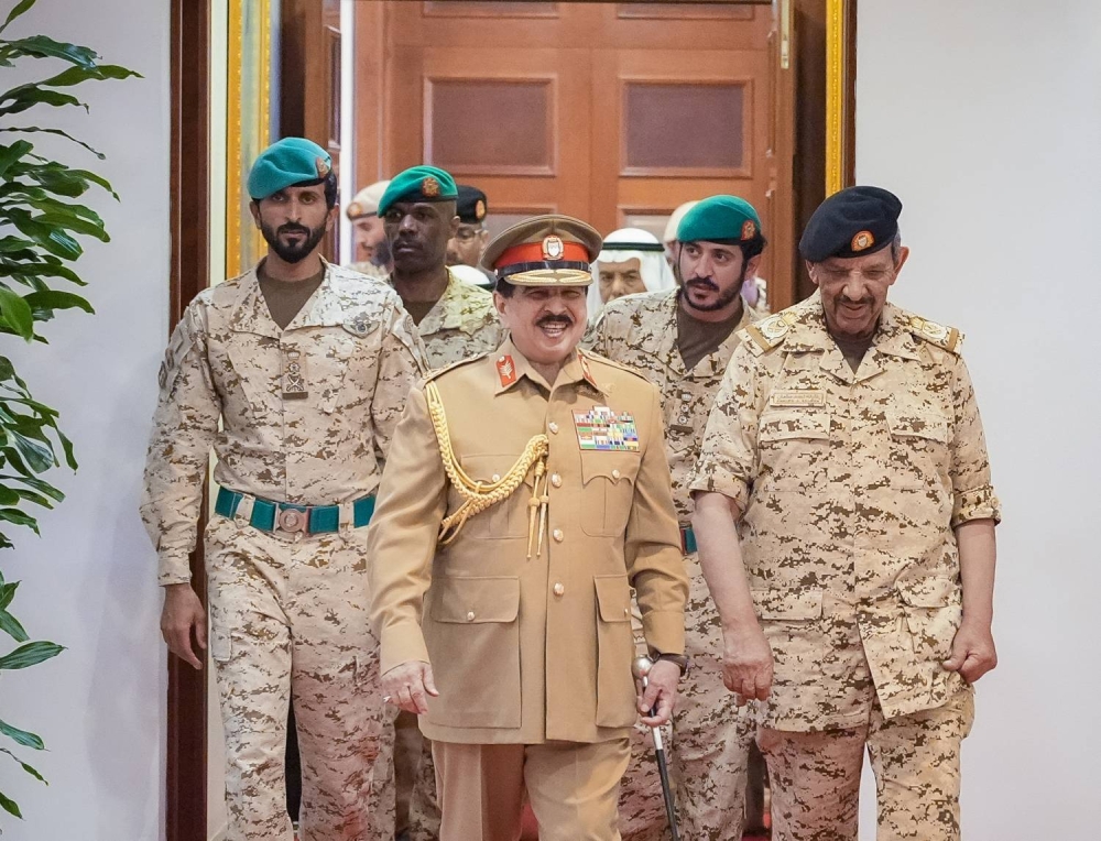 الملك القائد الأعلى للقوات المسلحة يتفضل بزيارة القيادة العامة لقوة دفاع البحرين