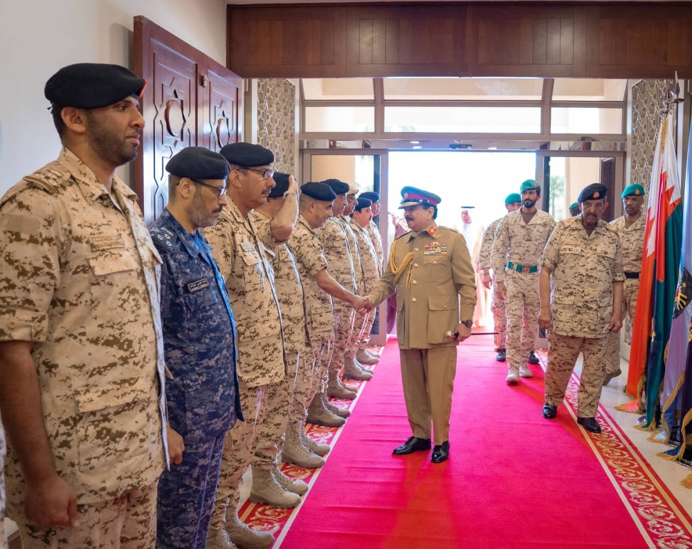 الملك القائد الأعلى للقوات المسلحة يتفضل بزيارة القيادة العامة لقوة دفاع البحرين