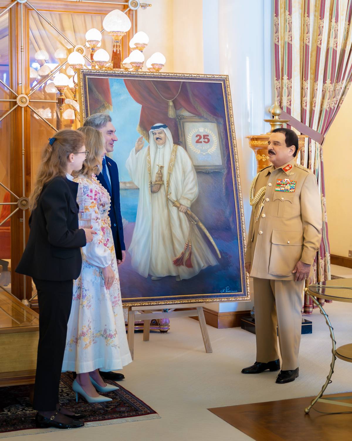 الملك يستقبل الرسامة الروسية مارينا روماخينا وزوجها عضو مجلس الدوما الروسي أندريه سفينتسوف