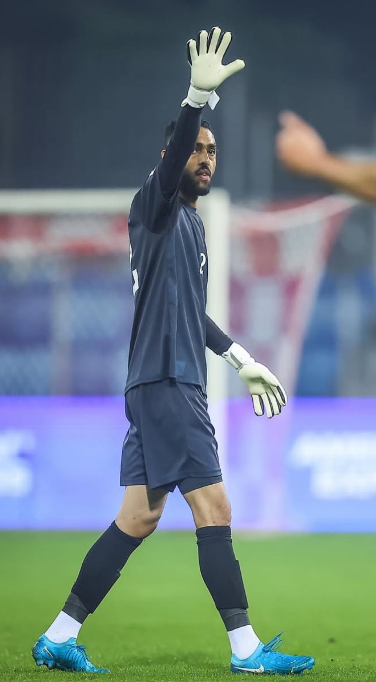 الحد يضع عينه على الحارس حمد الدوسري