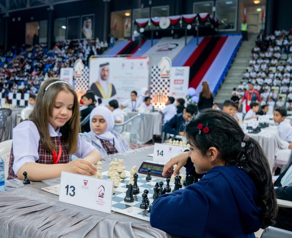 خالد بن حمد يكرم الفائزين في بطولة  الشطرنج لمدارس البحرين