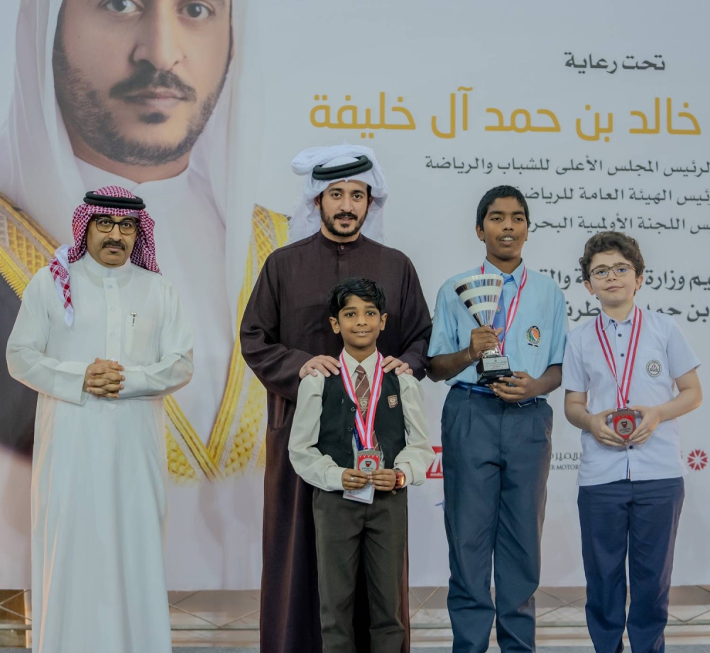 خالد بن حمد يكرم الفائزين في بطولة  الشطرنج لمدارس البحرين