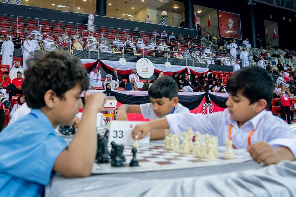 خالد بن حمد يكرم الفائزين في بطولة  الشطرنج لمدارس البحرين