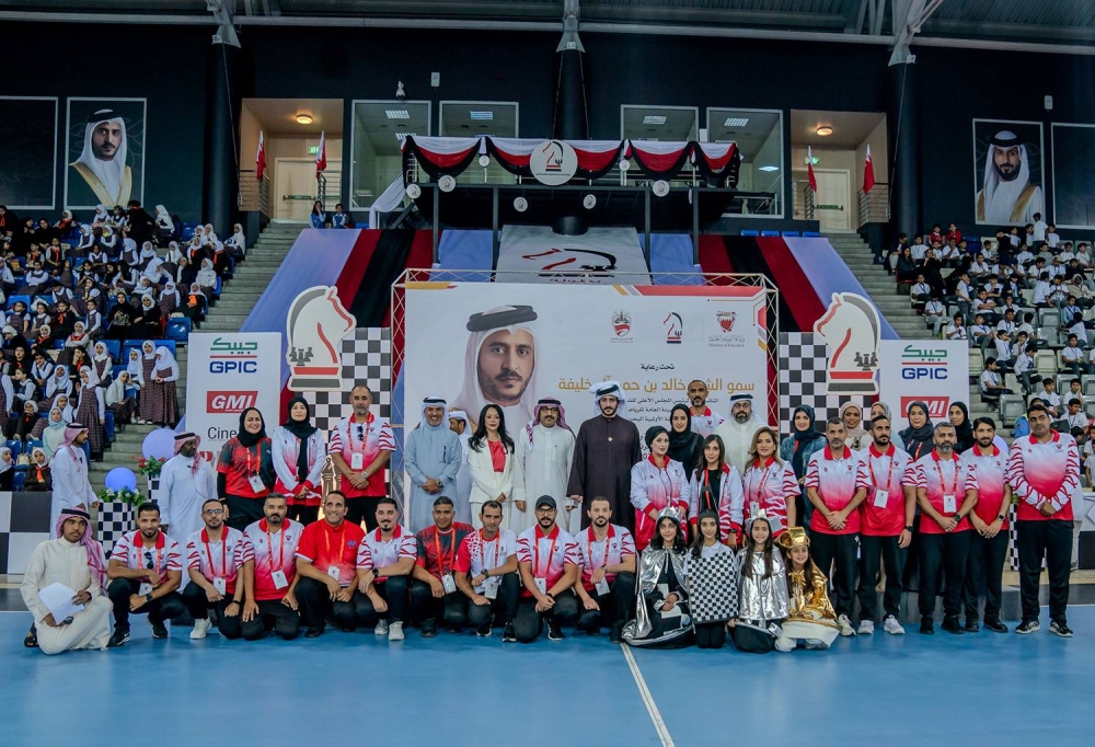 خالد بن حمد يكرم الفائزين في بطولة  الشطرنج لمدارس البحرين