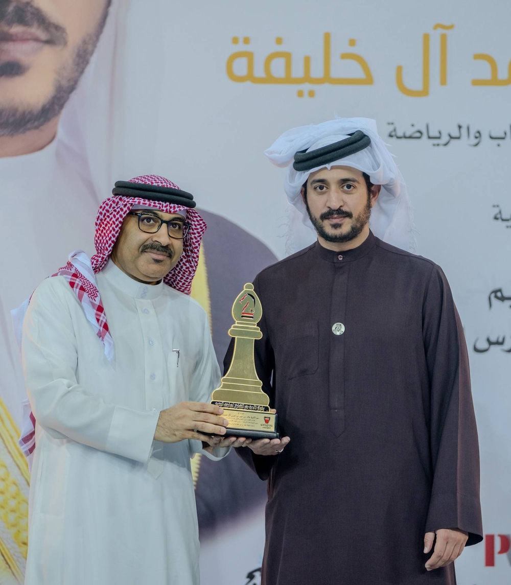 خالد بن حمد يكرم الفائزين في بطولة  الشطرنج لمدارس البحرين