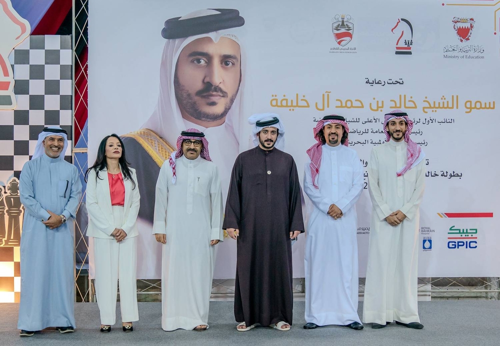 خالد بن حمد يكرم الفائزين في بطولة  الشطرنج لمدارس البحرين