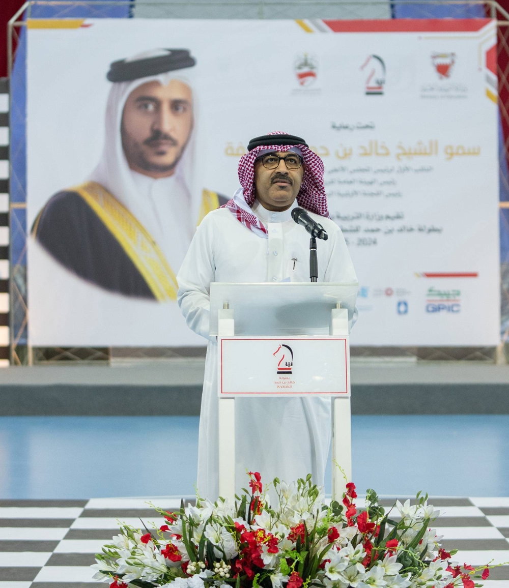 خالد بن حمد يكرم الفائزين في بطولة  الشطرنج لمدارس البحرين