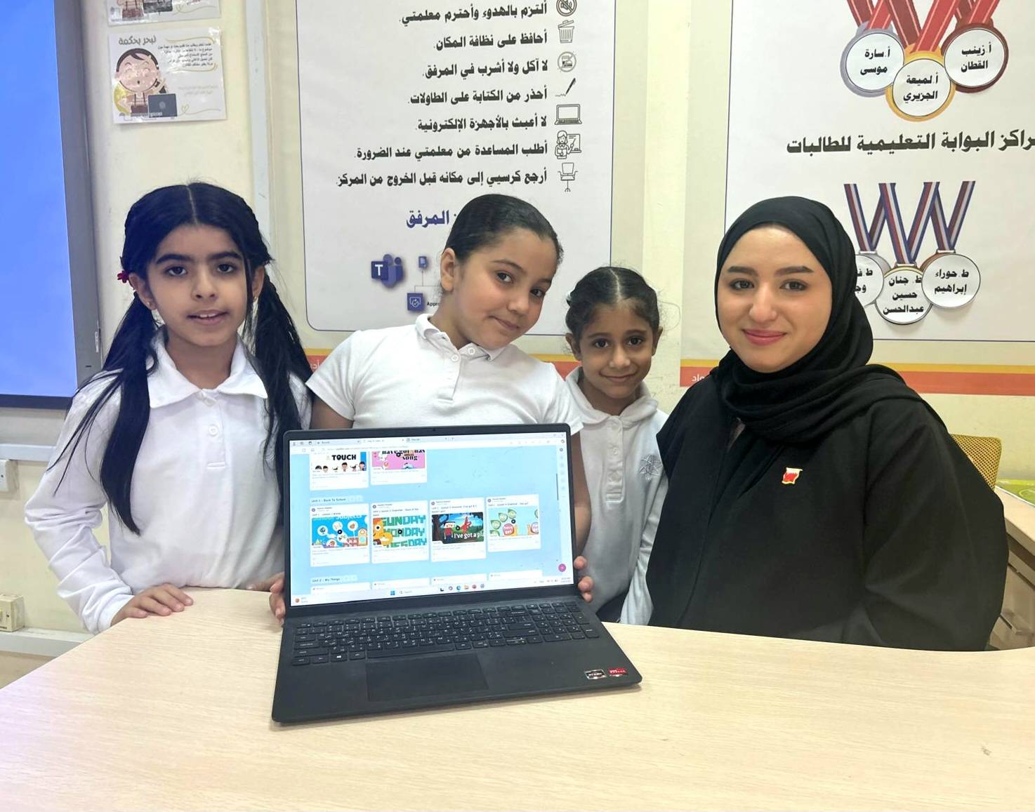 المعلمة غدير تنشئ مكتبة أناشيد مرتبطة بمنهج اللغة الإنجليزية