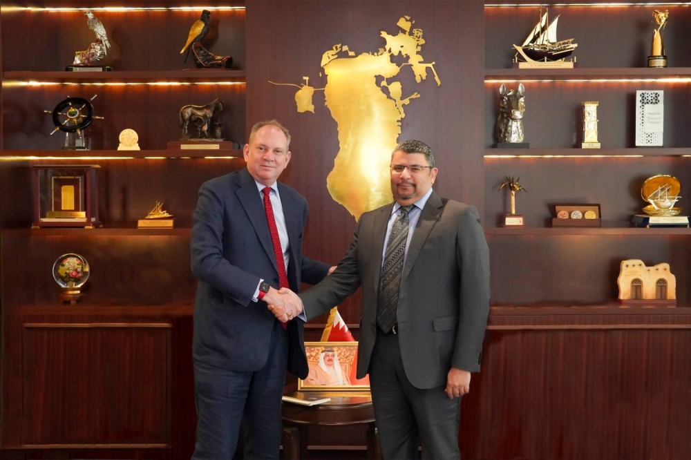 وزير الكهرباء يستقبل سفير إيطاليا لدى البحرين