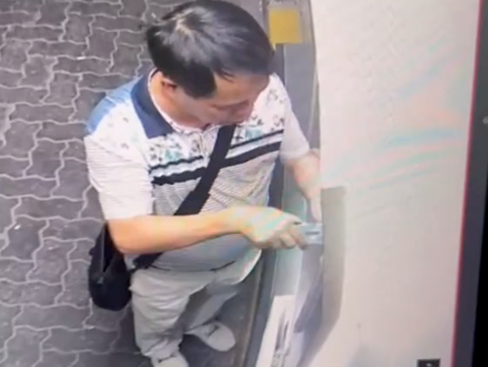 فيديو متداول يزعم توثيق عصابة صينية تسرق أجهزة الصراف الآلي في الكويت