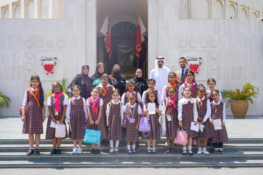 أمانة النواب تستقبل وفداً من ابتدائية الرفاع الغربي للبنات