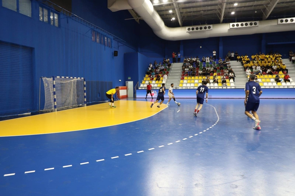 رئيس الأمن العام يتوج فريق المرور بكأس بطولة الشرطة لخماسيات كرة القدم