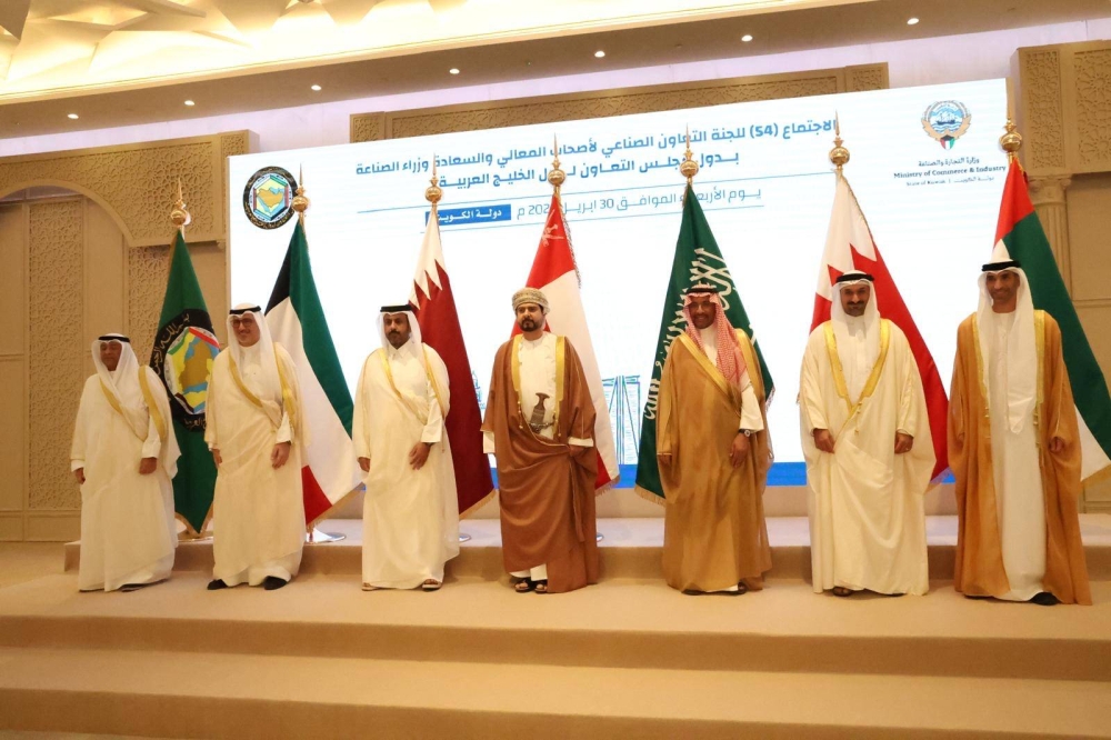 وزير الصناعة يترأس وفداً في اجتماعات لجان التعاون التجاري والصناعي بالكويت