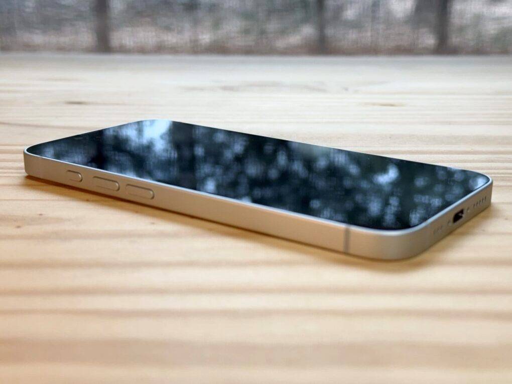 خيبة أمل للمستخدمين.. آبل تتراجع عن ميزة الطلاء المضاد للانعكاس في iPhone 17 Pro