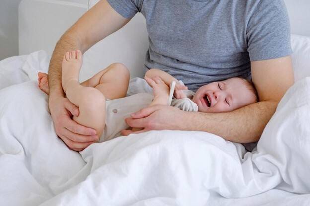 اعرف أسباب وعلاج كثرة الغازات عند الرضيع.. متى تستشير الطبيب؟