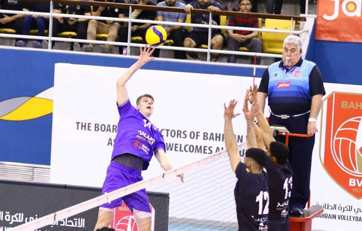 حول تأخره بشوطين إلى انتصار.. داركليب يهزم الأهلي في الفاصلة ويتأهل لنهائي كأس ولي العهد للطائرة