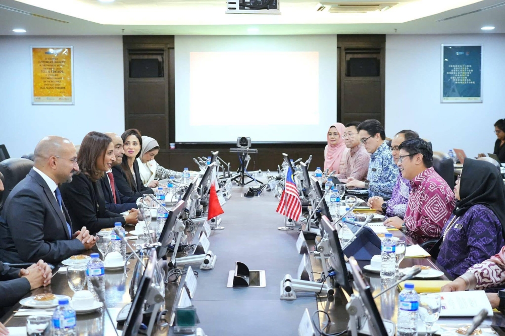 وفد بحريني رسمي  يبدأ زيارة إلى ماليزيا لترويج فرص الاستثمار
