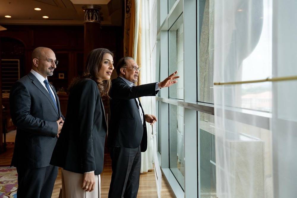 وفد بحريني رسمي  يبدأ زيارة إلى ماليزيا لترويج فرص الاستثمار