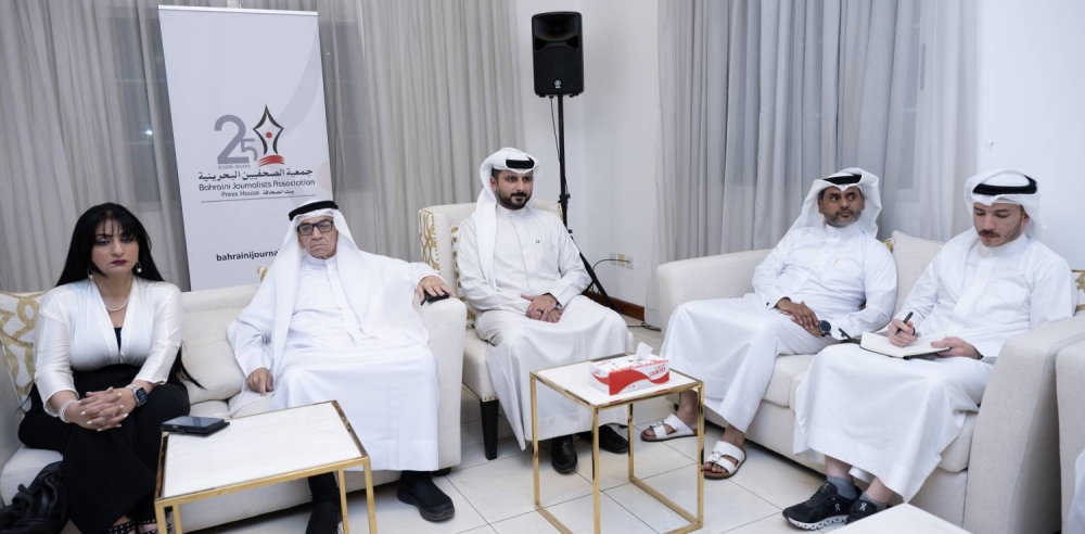 وزير الإعلام يزور جمعية الصحفيين البحرينية