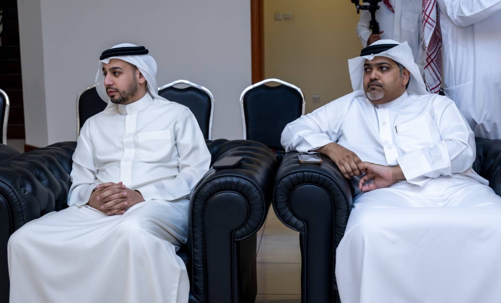 وزير الإعلام يزور جمعية الصحفيين البحرينية