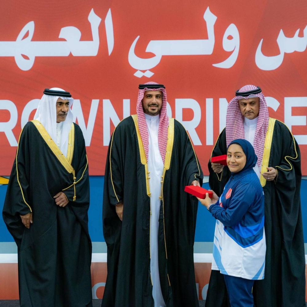 نيابةً عن ولي العهد رئيس الوزراء.. محمد بن سلمان يتوج المحرق بكأس سمو ولي العهد للكرة الطائرة