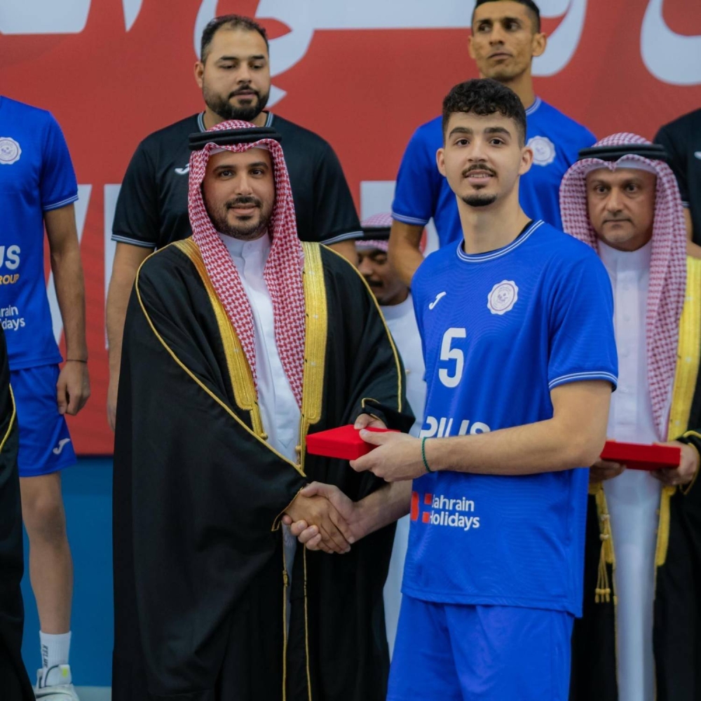 نيابةً عن ولي العهد رئيس الوزراء.. محمد بن سلمان يتوج المحرق بكأس سمو ولي العهد للكرة الطائرة