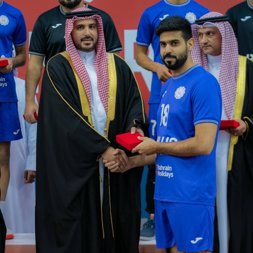 نيابةً عن ولي العهد رئيس الوزراء.. محمد بن سلمان يتوج المحرق بكأس سمو ولي العهد للكرة الطائرة