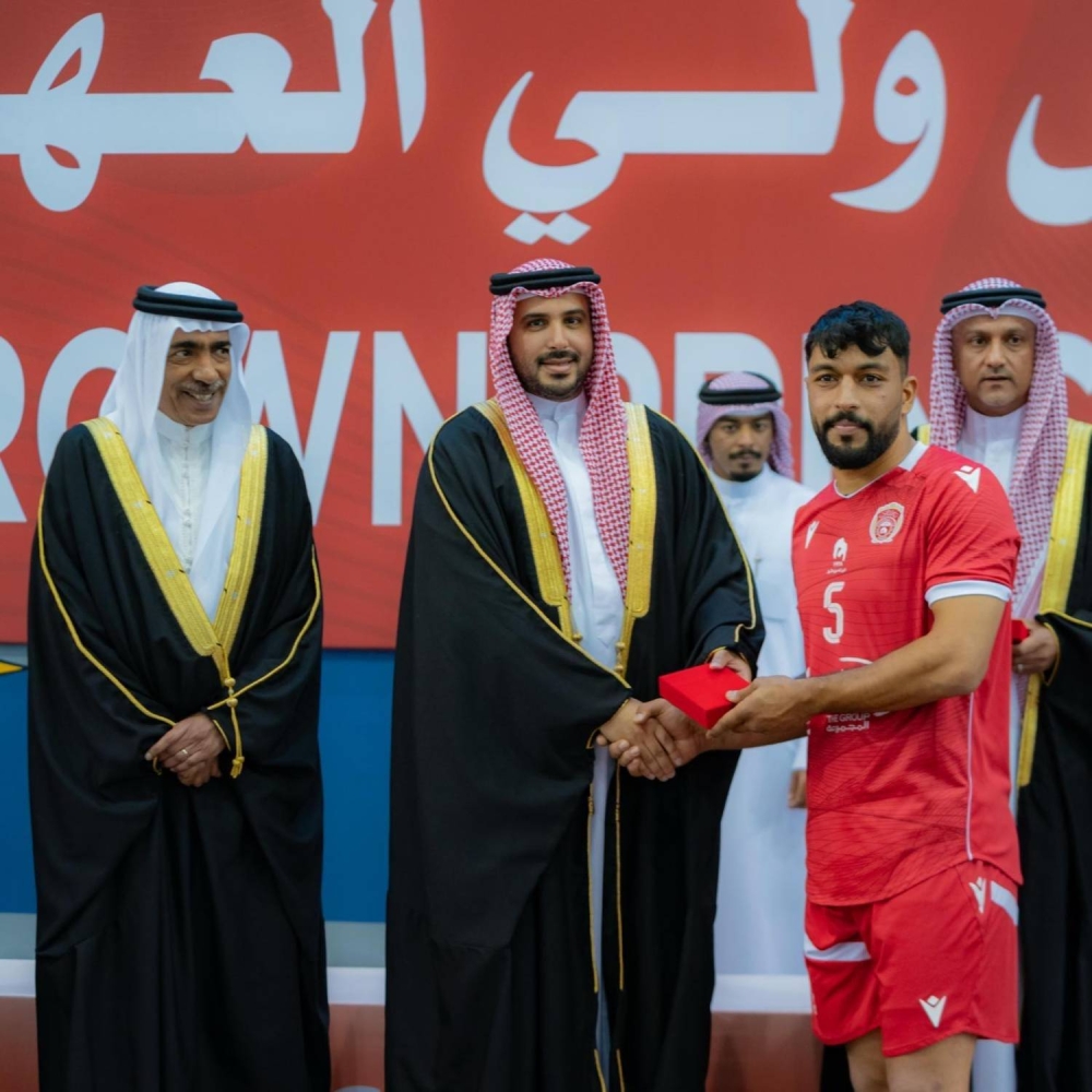 نيابةً عن ولي العهد رئيس الوزراء.. محمد بن سلمان يتوج المحرق بكأس سمو ولي العهد للكرة الطائرة