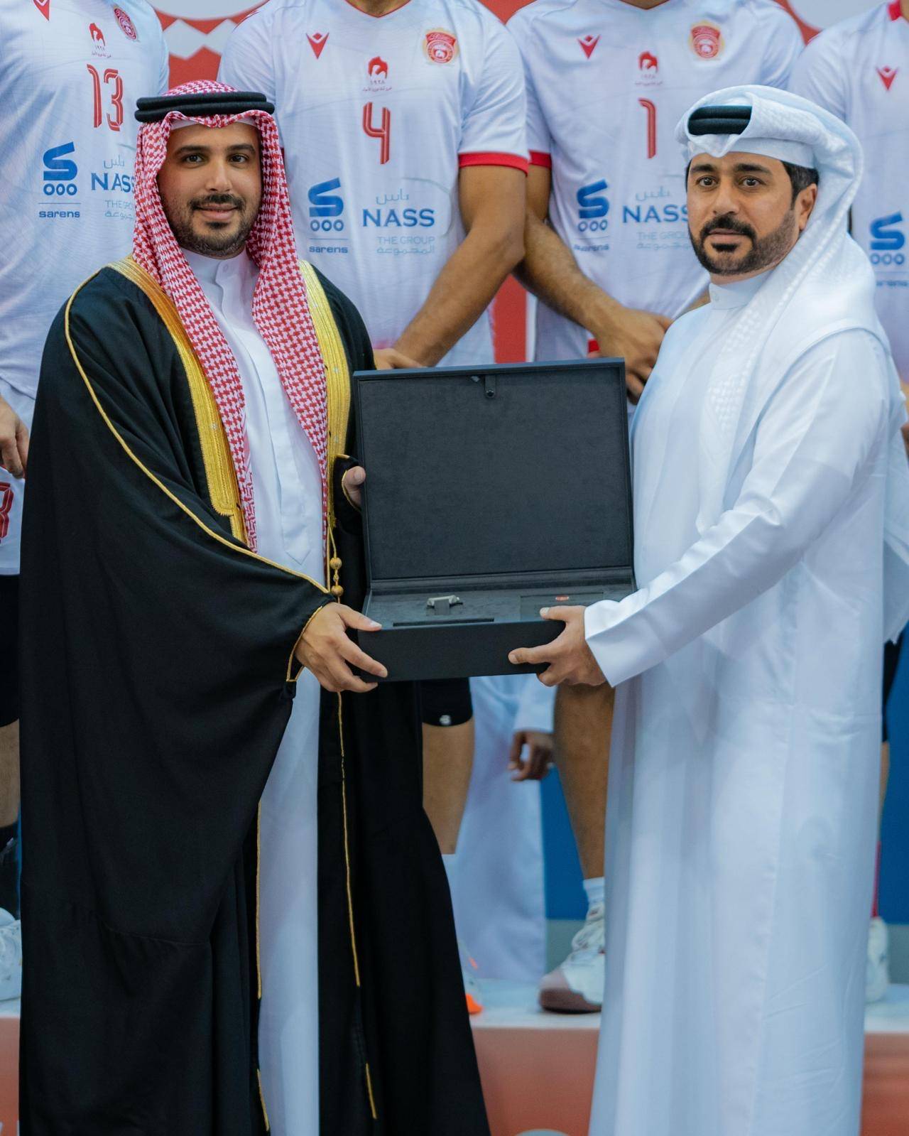 نيابةً عن ولي العهد رئيس الوزراء.. محمد بن سلمان يتوج المحرق بكأس سمو ولي العهد للكرة الطائرة