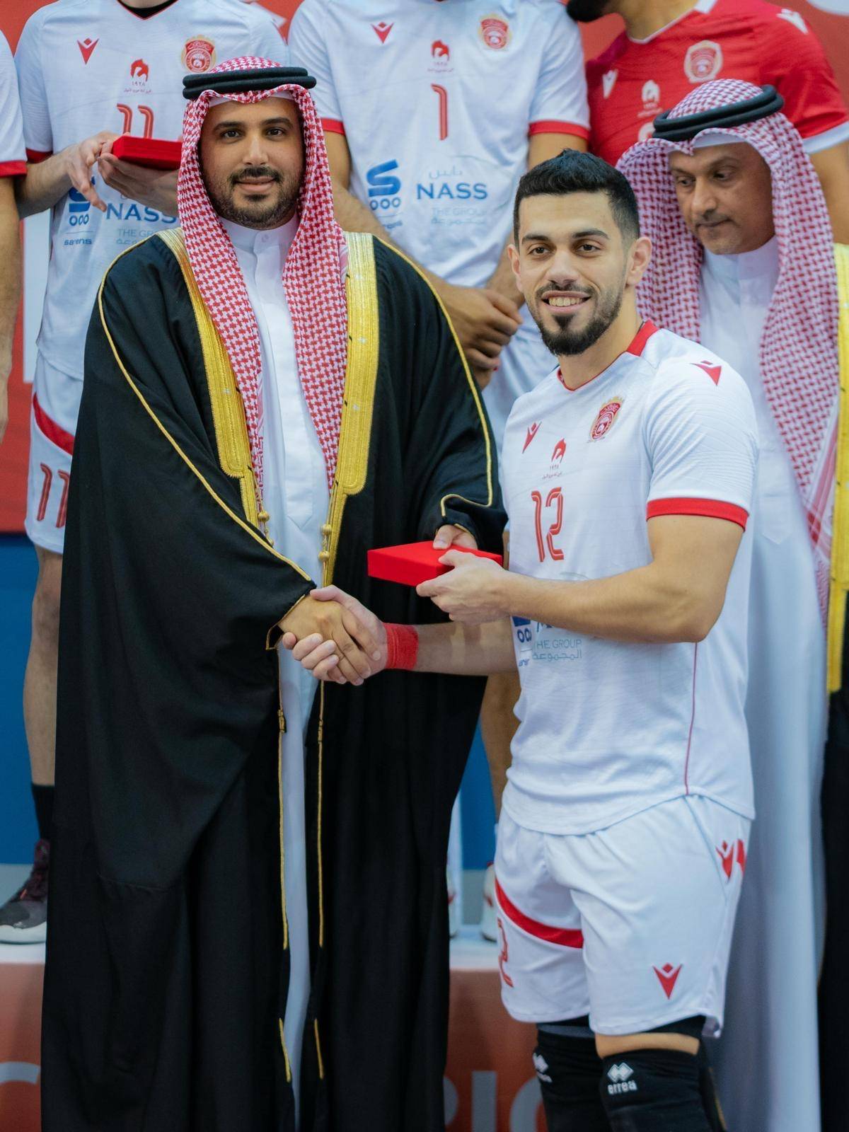 نيابةً عن ولي العهد رئيس الوزراء.. محمد بن سلمان يتوج المحرق بكأس سمو ولي العهد للكرة الطائرة