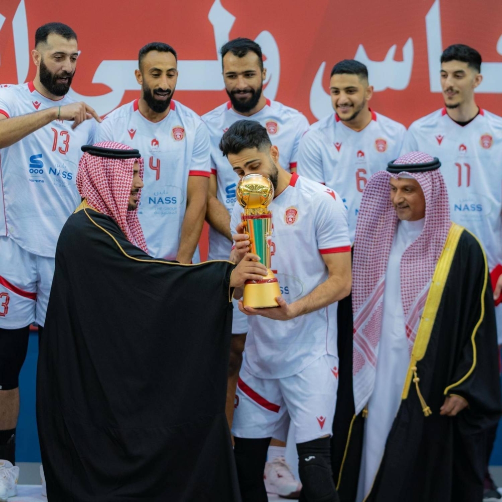نيابةً عن ولي العهد رئيس الوزراء.. محمد بن سلمان يتوج المحرق بكأس سمو ولي العهد للكرة الطائرة